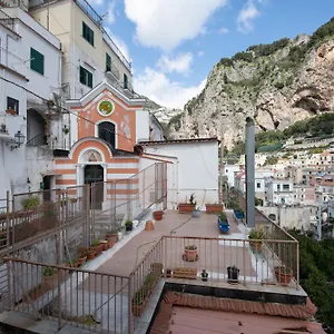 vittoria-house-centro-storico.hotels-amalfi.com/